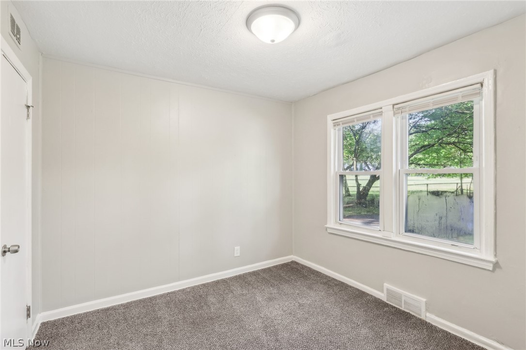 2422 Malden Road Cleveland, OH 44121 - Photo 28 of 35