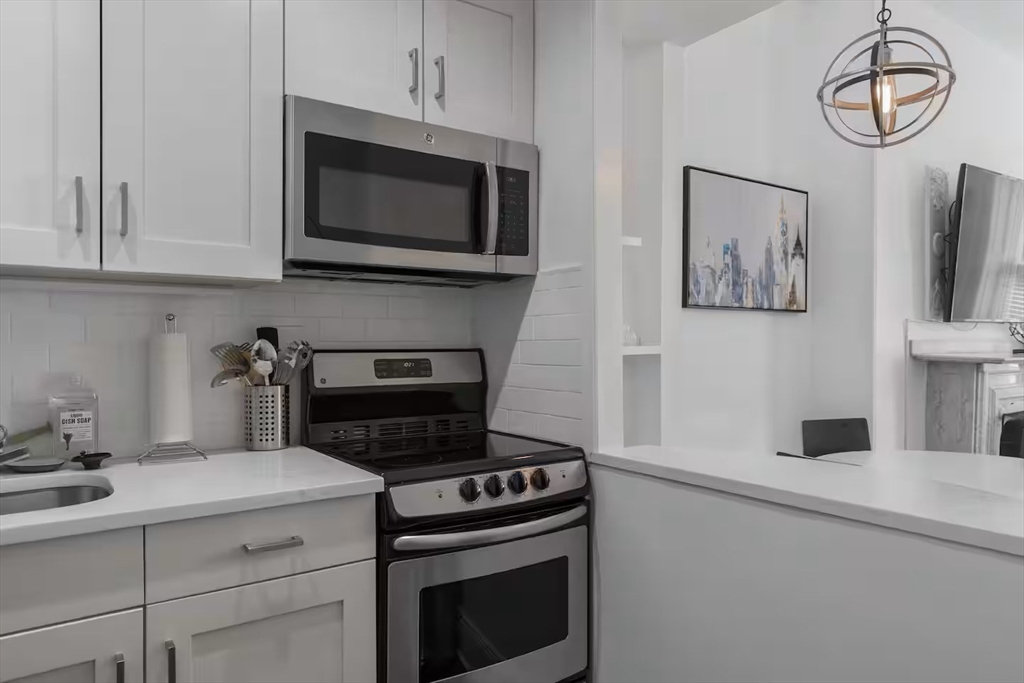 169 Beacon Street, Unit 3R Boston, MA 02116 - Photo 6 of 9