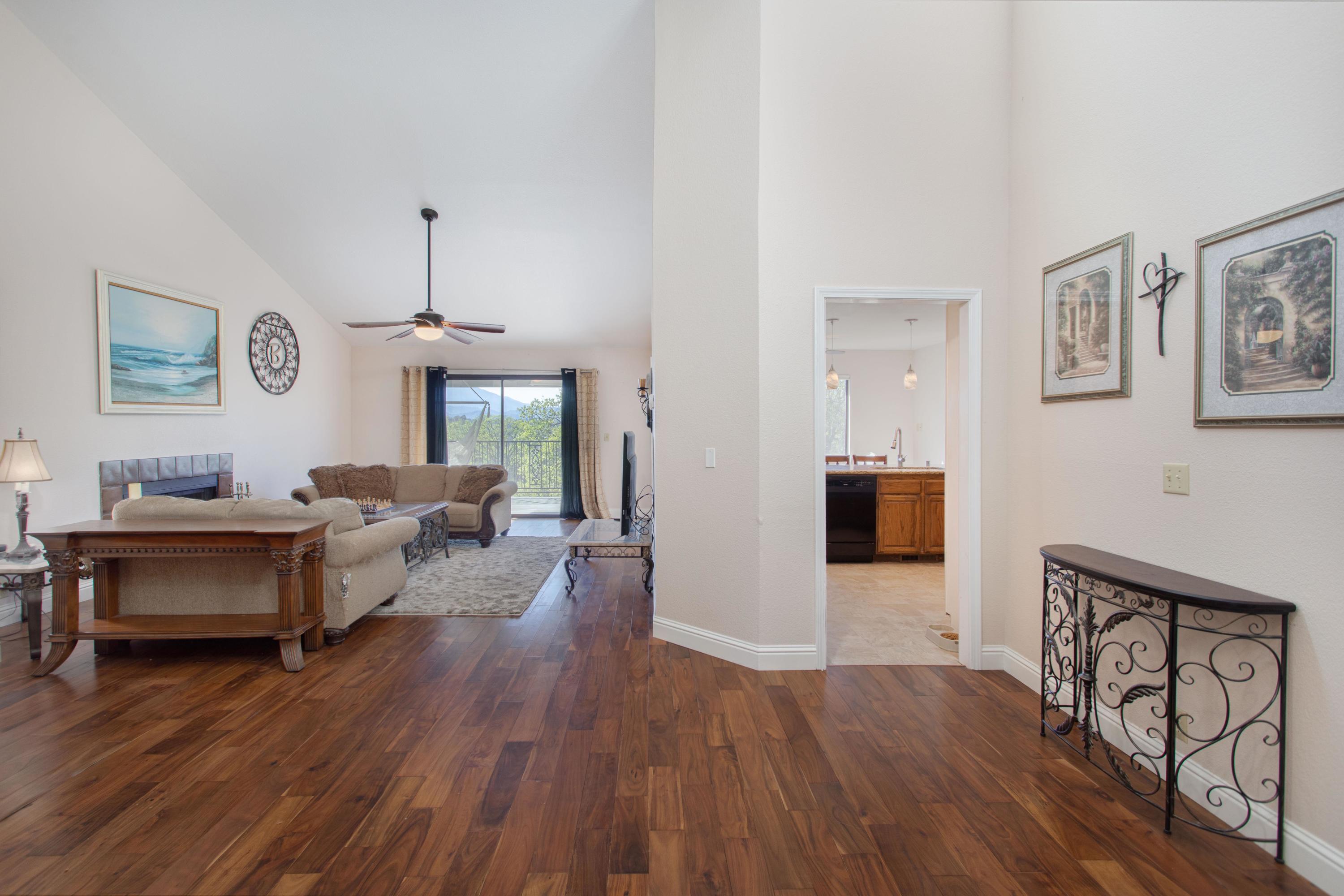 212 Ridgetop Drive Redding, CA 96003 - Photo 7 of 31 254A1765-Edit