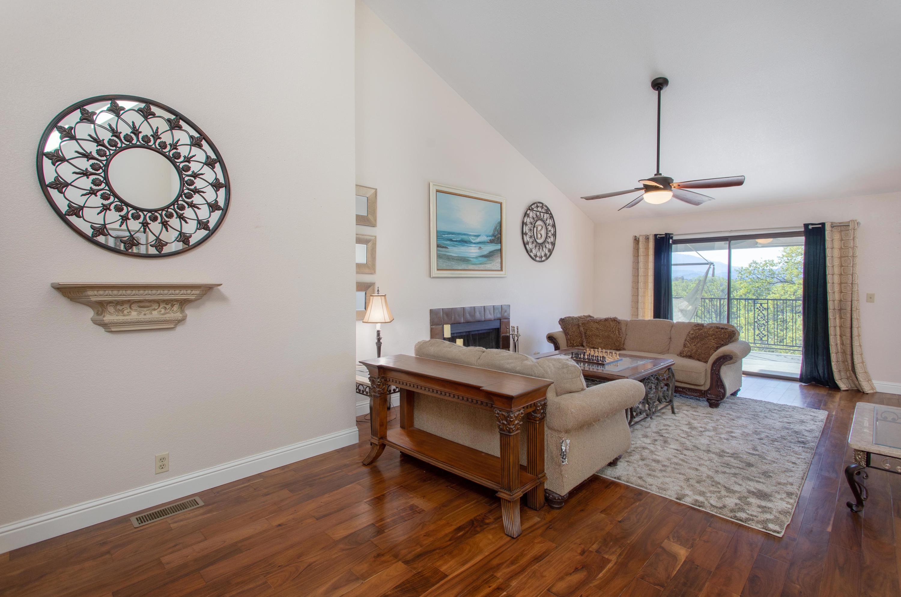 212 Ridgetop Drive Redding, CA 96003 - Photo 8 of 31 254A1768-Edit