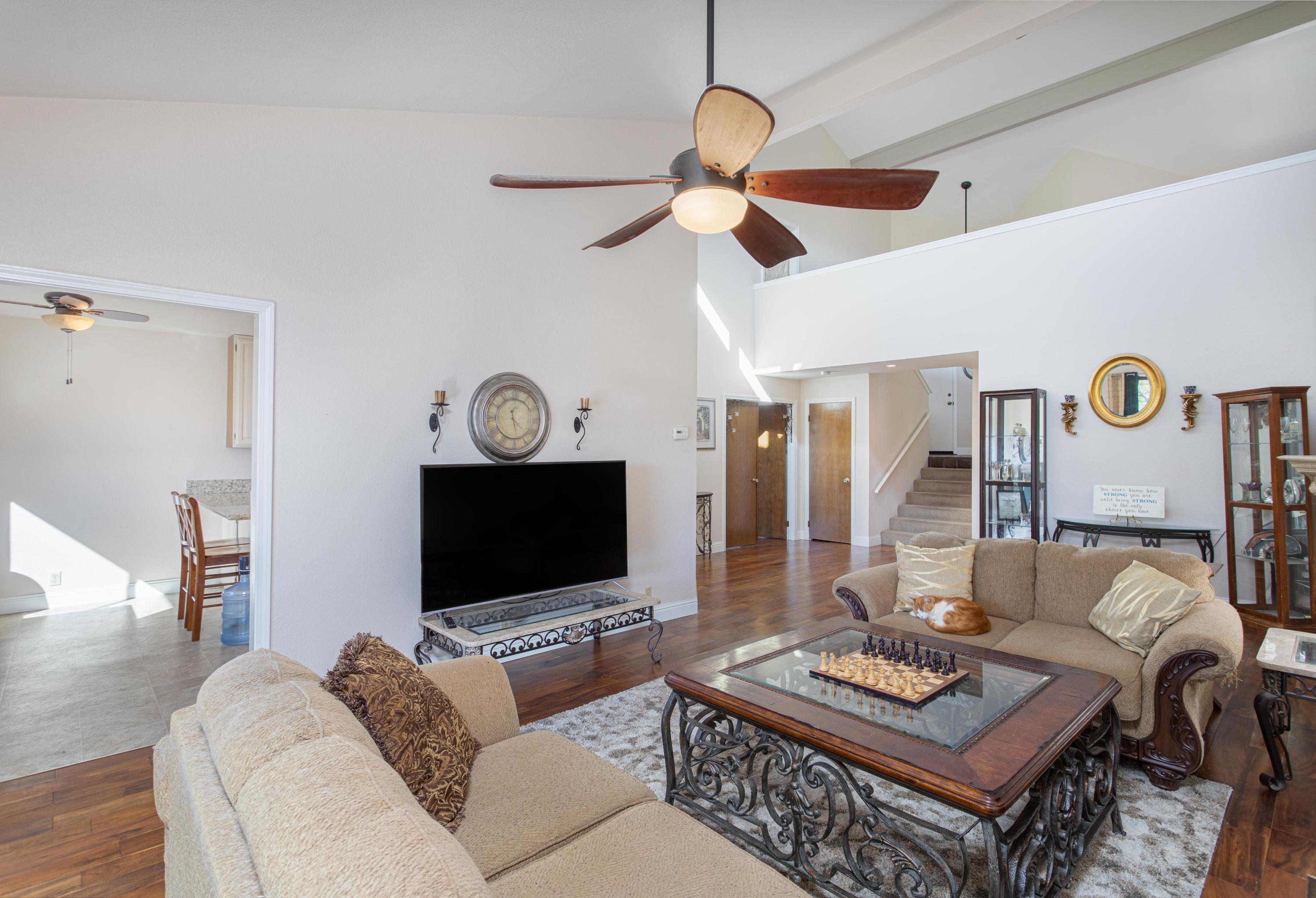 212 Ridgetop Drive Redding, CA 96003 - Photo 10 of 31 254A1772-Edit