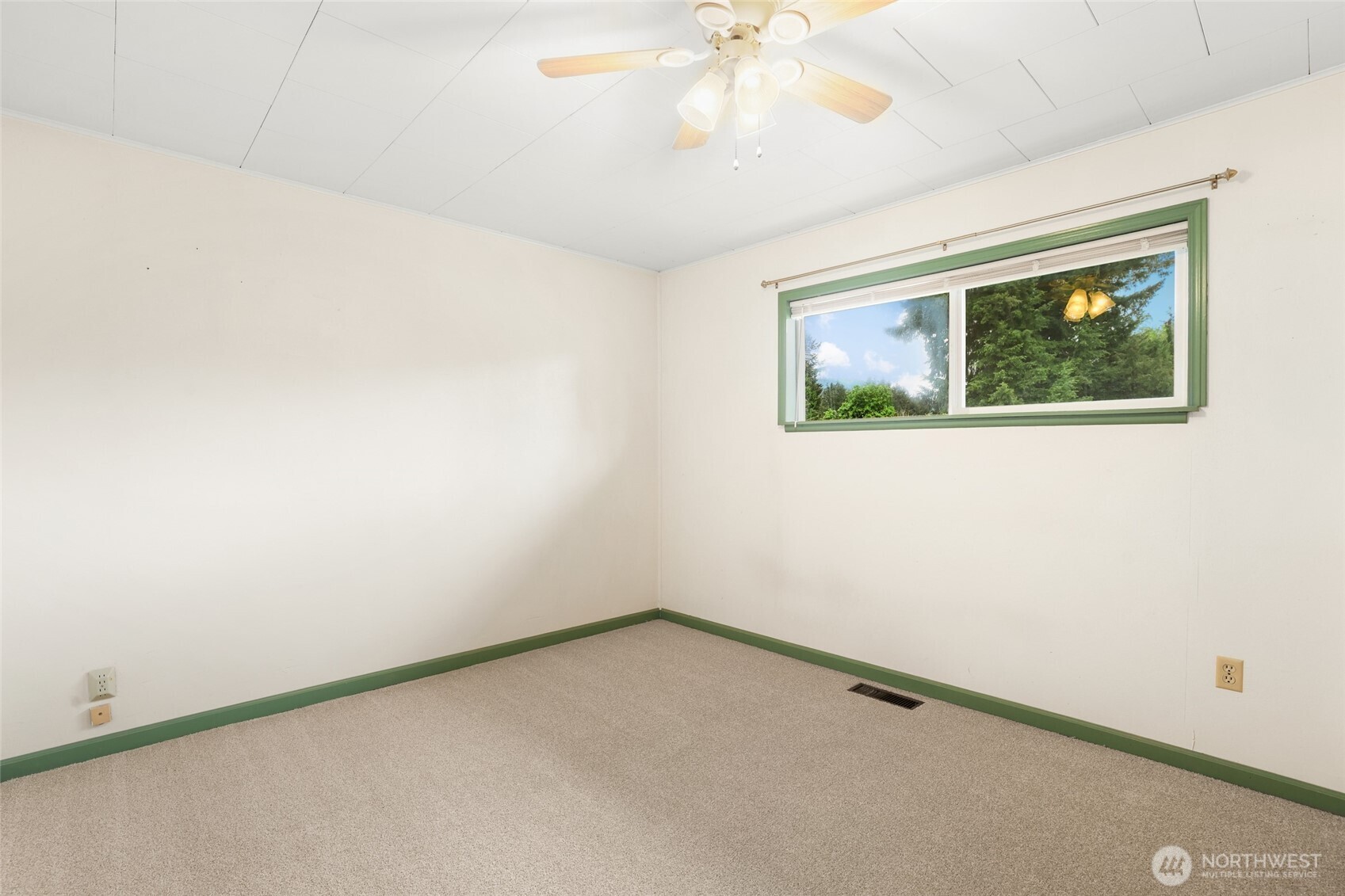 2402 Union Avenue Northeast Renton, WA 98059 - Photo 13 of 39