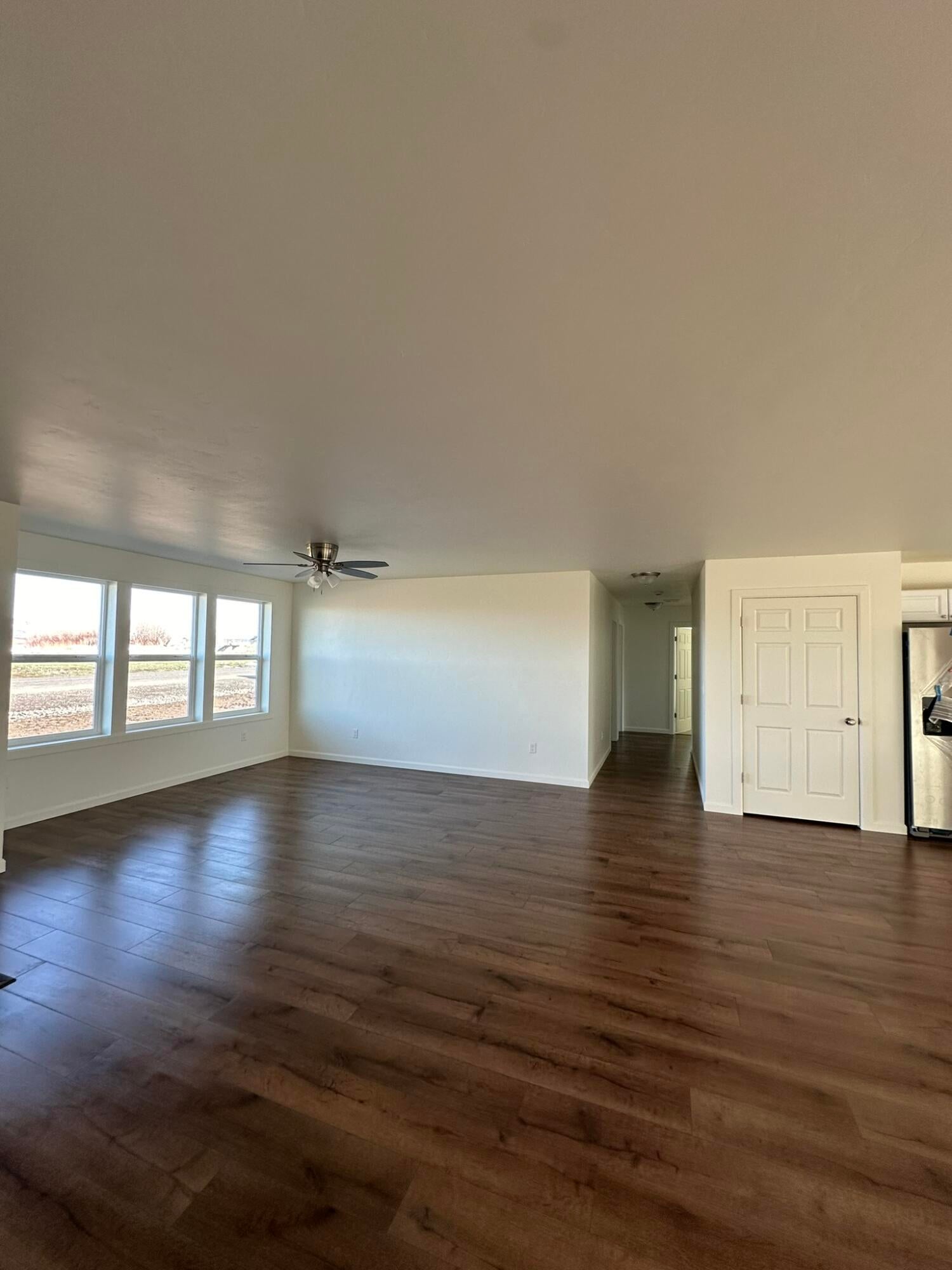 655 Scenic Loop Culver, OR 97734 - Photo 15 of 31 Hallway to living