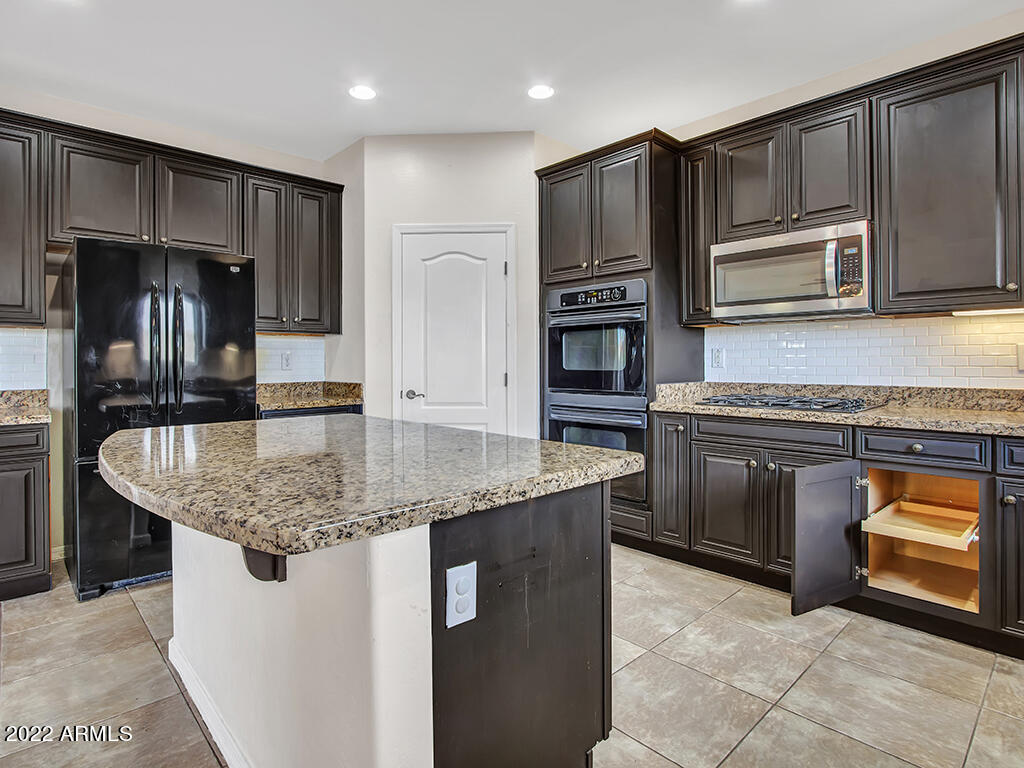 16500 West Rowel Road Surprise, AZ 85387 - Photo 9 of 40 Kitchen island
