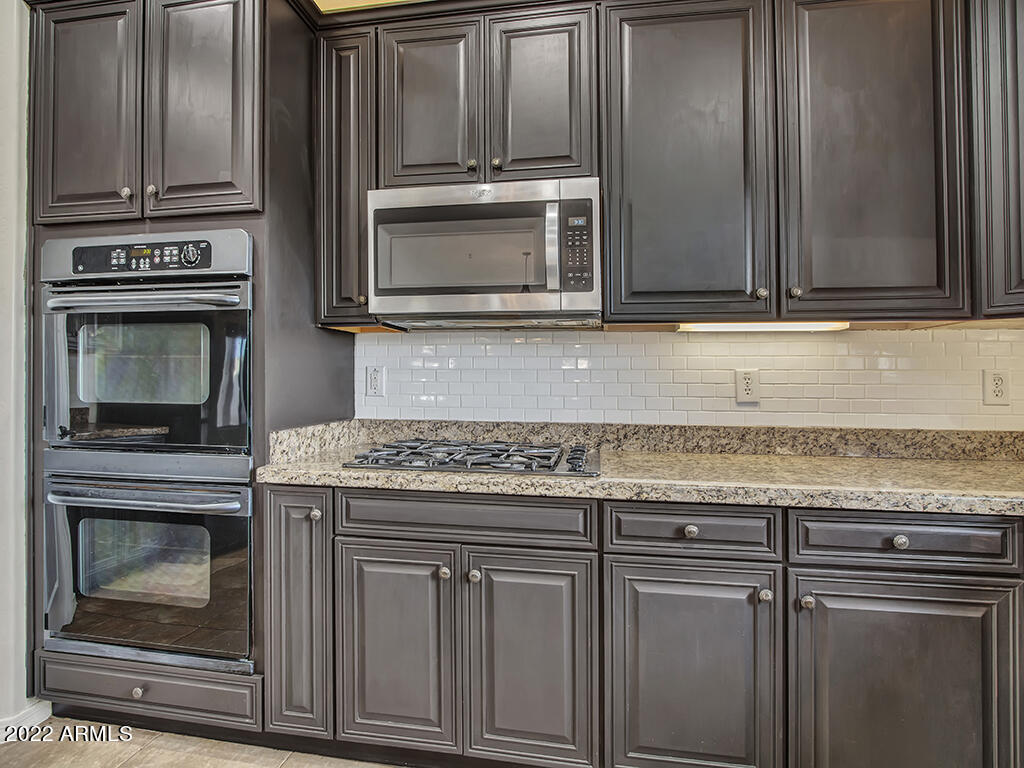 16500 West Rowel Road Surprise, AZ 85387 - Photo 10 of 40 Double oven