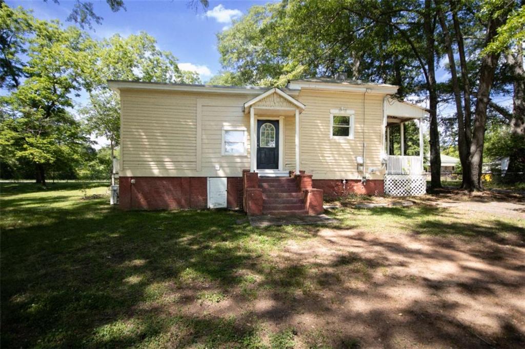 285 East Main Street Forsyth, GA 31029 - Photo 5 of 27 a view of a house with backyard and sitting area