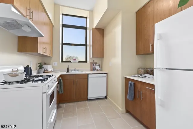 $2,221 | 520 Belleville Avenue, Unit W406, Belleville, NJ 07109