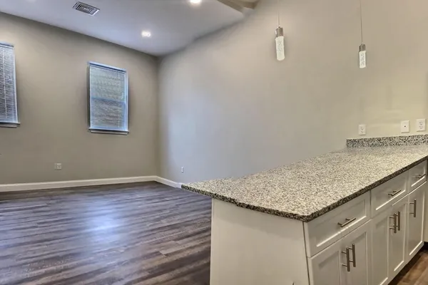 $2,050 | 82 Concord Street, Unit 2C, Framingham, MA 01702