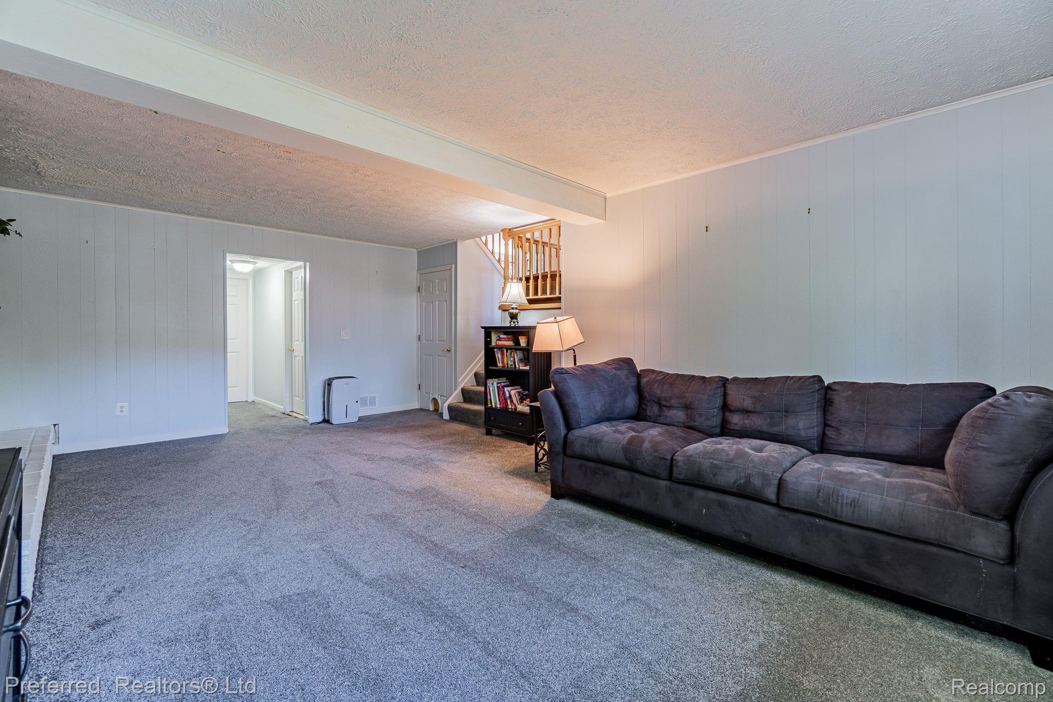681 Kings Way Canton, MI 48188 - Photo 27 of 35 Gallery Image 27