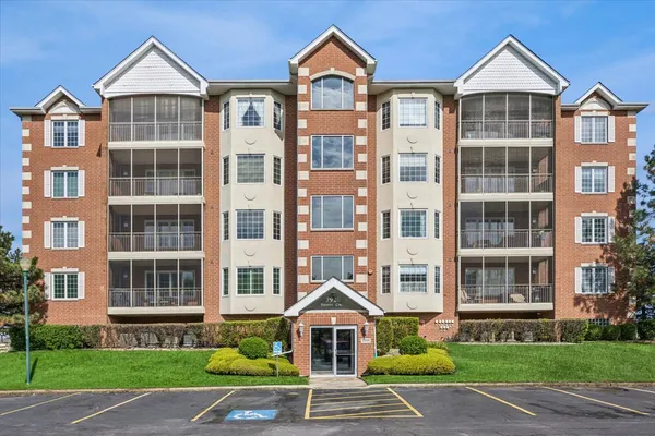 $299,000 | 7920 Trinity Circle, Unit 2SW, Tinley Park, IL 60487