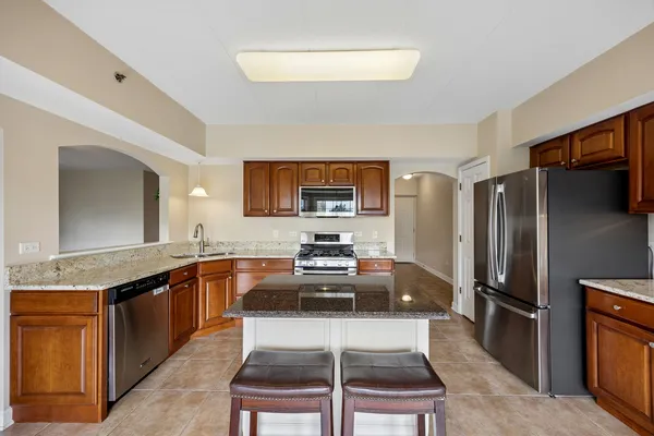 $299,000 | 7920 Trinity Circle, Unit 2SW, Tinley Park, IL 60487