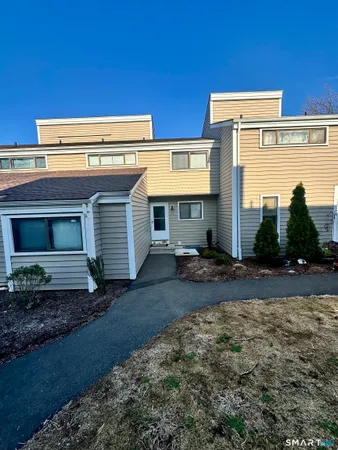a view of a house with backyard