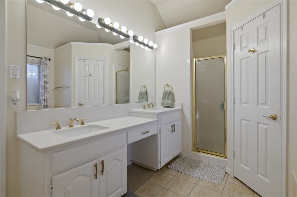 729 Bent Tree Court Hurst, TX 76054 - Photo 15 of 23