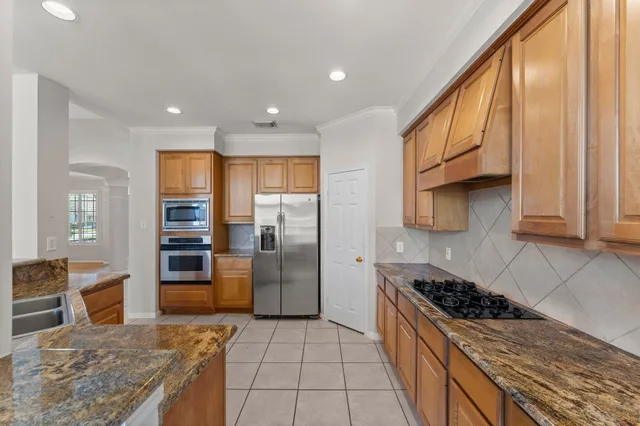 a view of an empty room with a kitchen