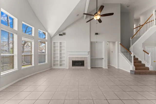 a view of an entryway with a livingroom