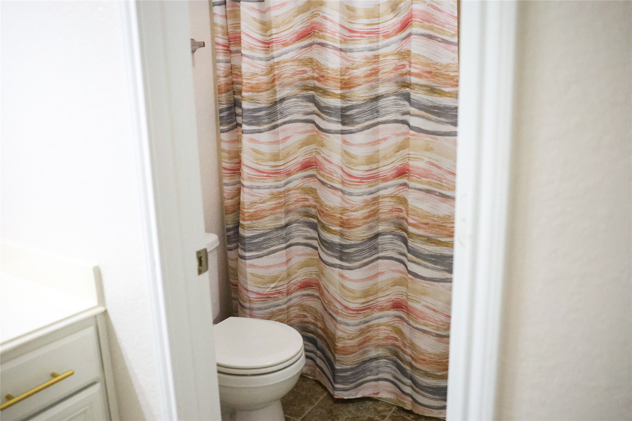 15631 South Fall Fern Circle Houston, TX 77044 - Photo 14 of 25 One of three full bathrooms
