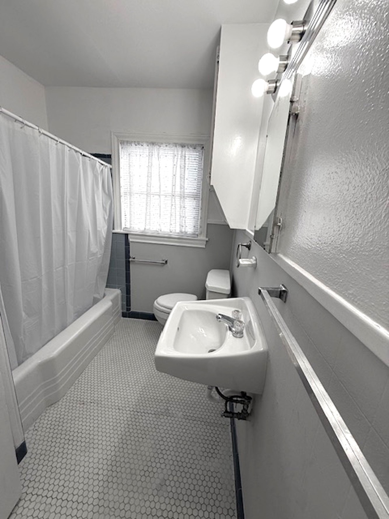 712 Sue Street Houston, TX 77009 - Photo 11 of 19