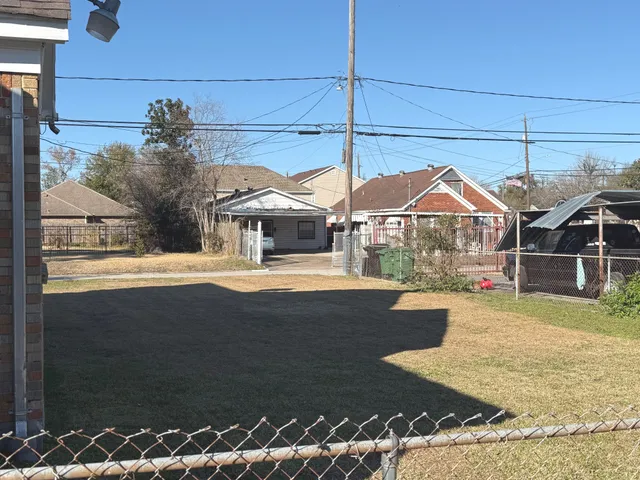 $2,000 | 712 Sue Street, Houston, TX 77009