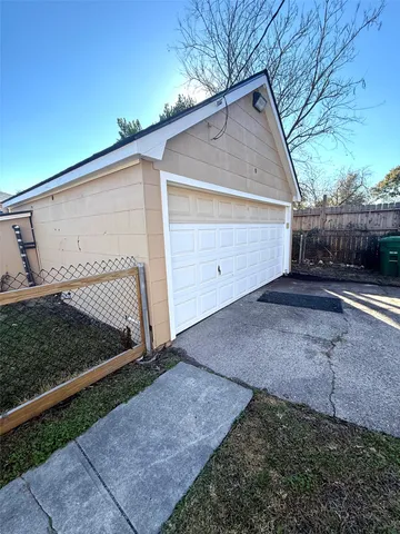 $2,000 | 712 Sue Street, Houston, TX 77009