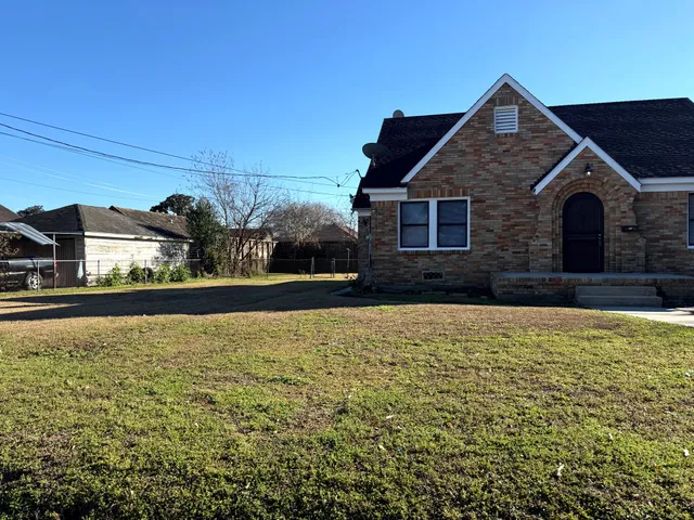$2,000 | 712 Sue Street, Houston, TX 77009