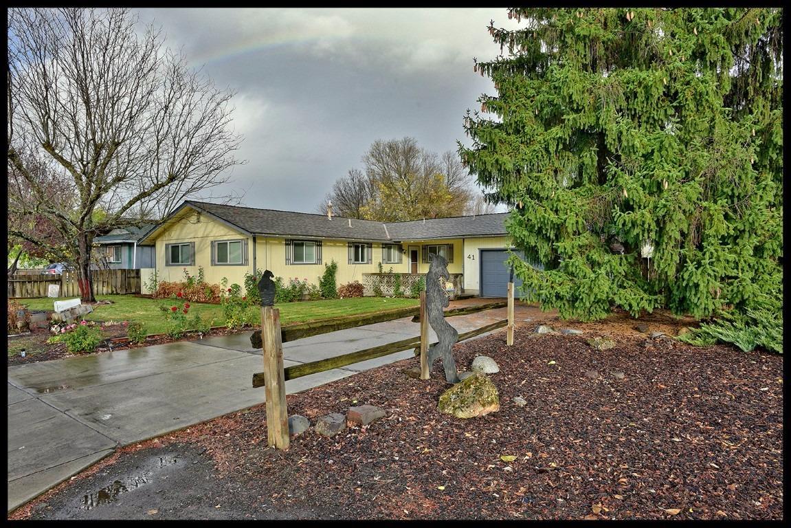 41 Comice Way Eagle Point, OR 97524 - Photo 1 of 24 Primary Photo