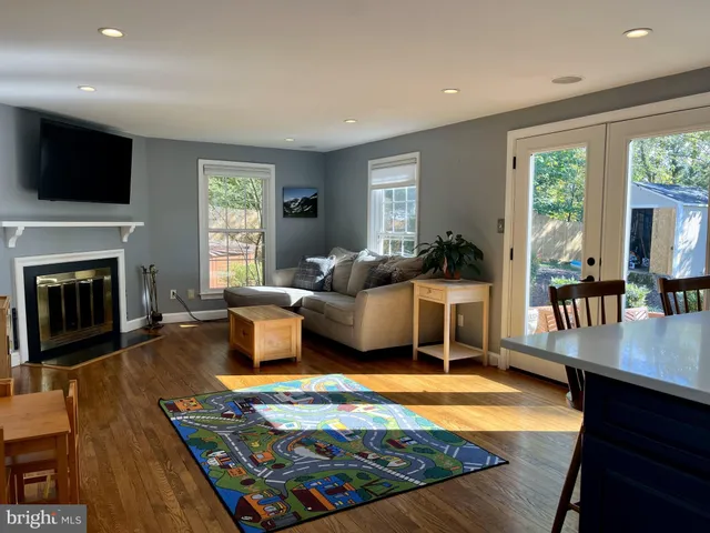 $3,900 | 4209 Pickering Place, Alexandria, VA 22309