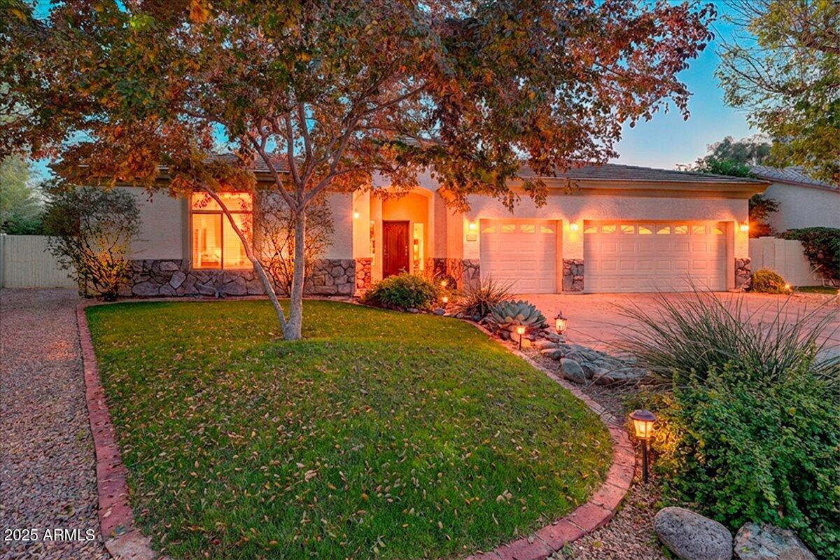 4409 East Janice Way Phoenix, AZ 85032 - Photo 41 of 41 a view of a backyard
