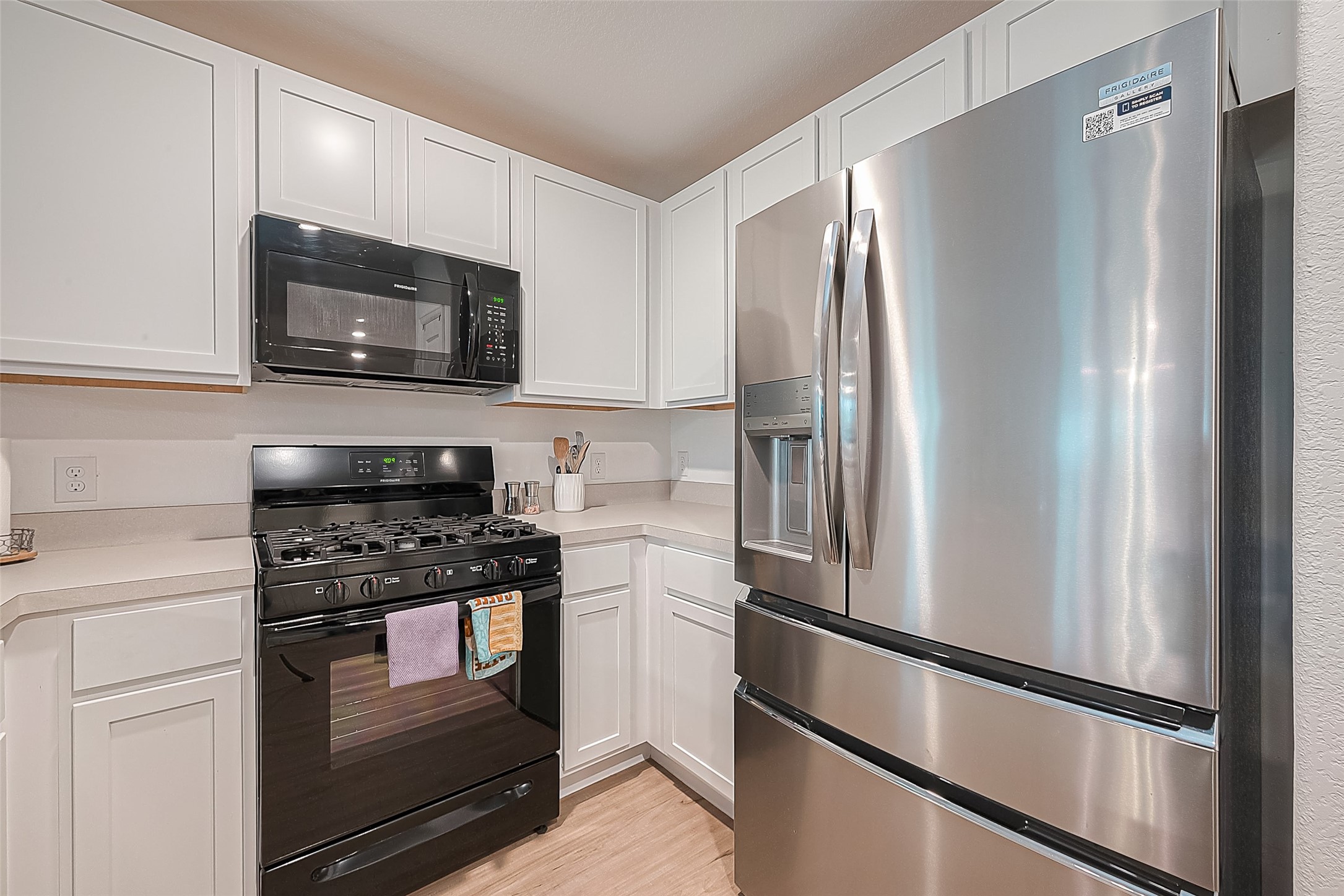 724 Cedar Gate Lane La Marque, TX 77568 - Photo 17 of 40 a kitchen with stainless steel appliances a refrigerator stove and microwave