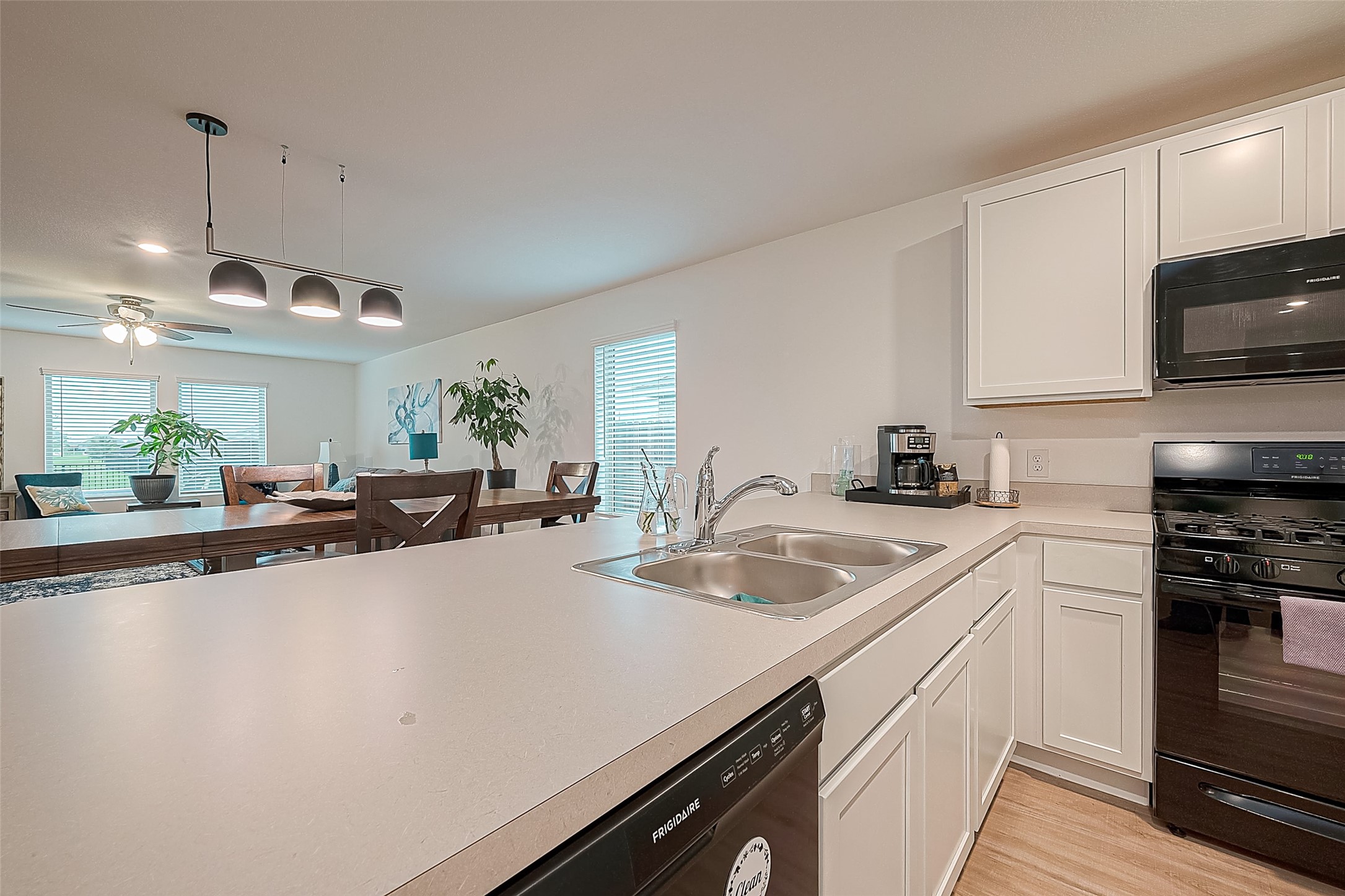 724 Cedar Gate Lane La Marque, TX 77568 - Photo 21 of 40 a kitchen with a sink a stove and cabinets
