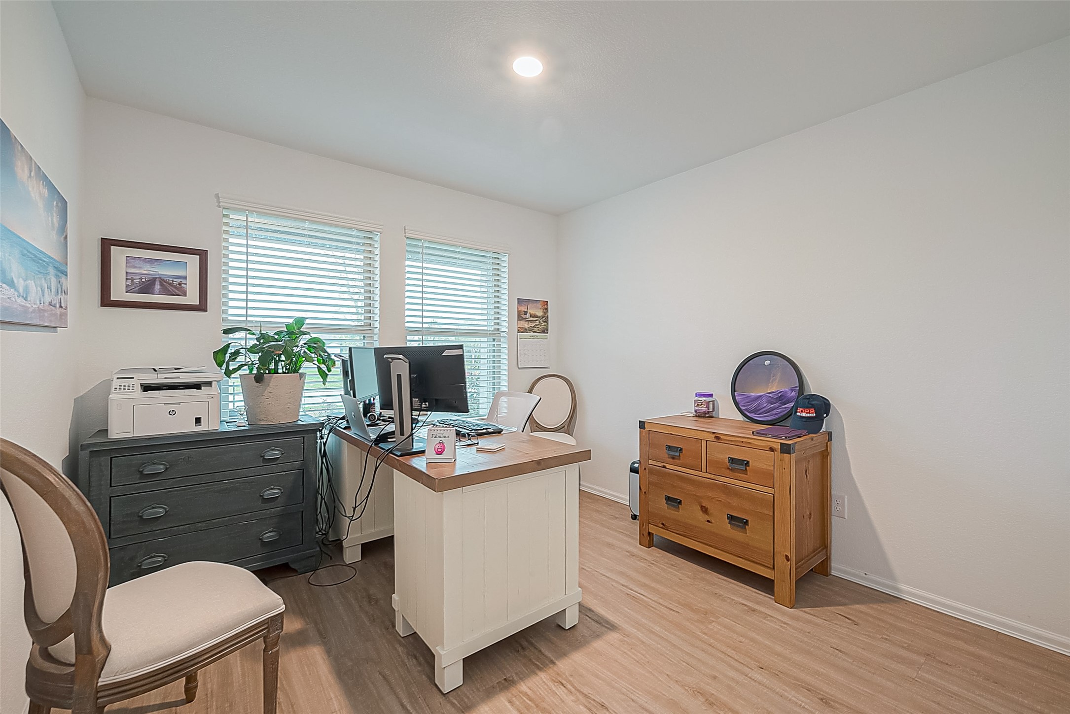 724 Cedar Gate Lane La Marque, TX 77568 - Photo 22 of 40 a room with a workspace