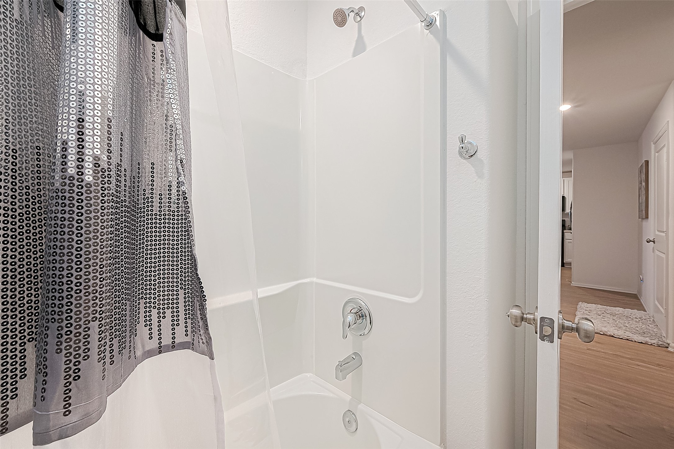 724 Cedar Gate Lane La Marque, TX 77568 - Photo 30 of 40 a bathroom with a bathtub