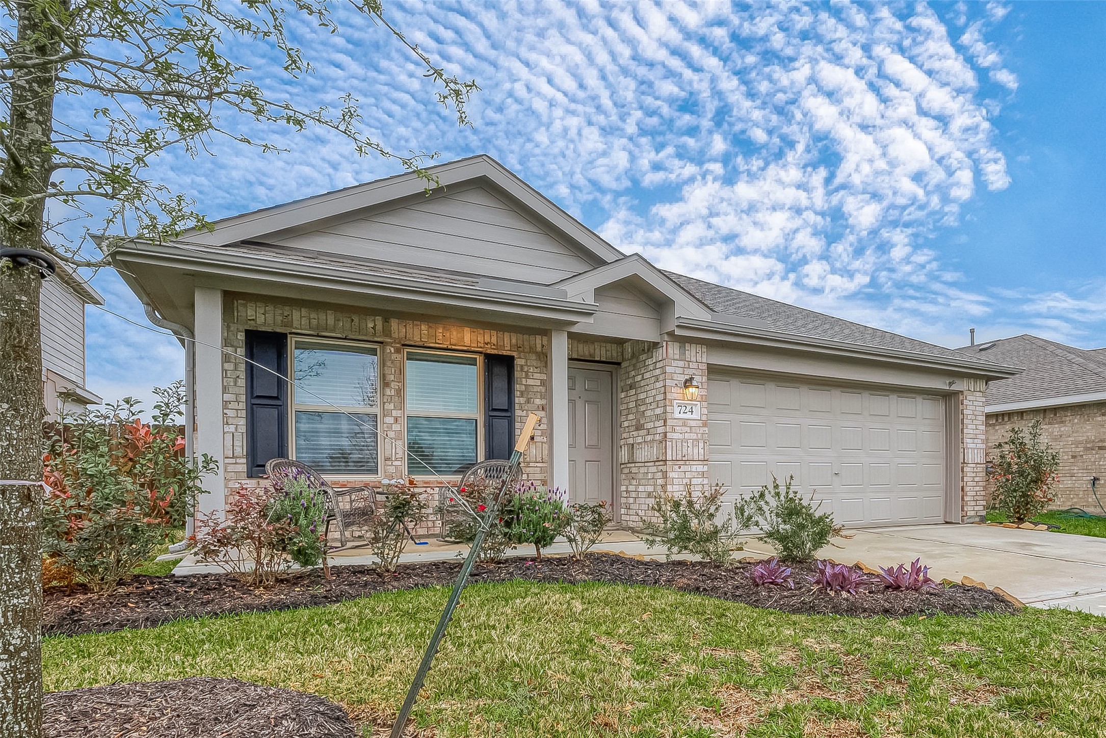 724 Cedar Gate Lane La Marque, TX 77568 - Photo 4 of 40 front view of house with a yard