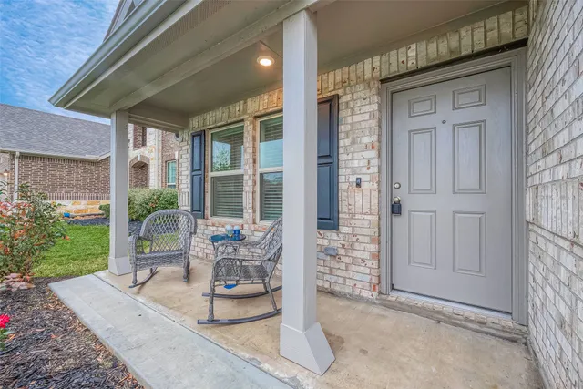 a house view with a outdoor space