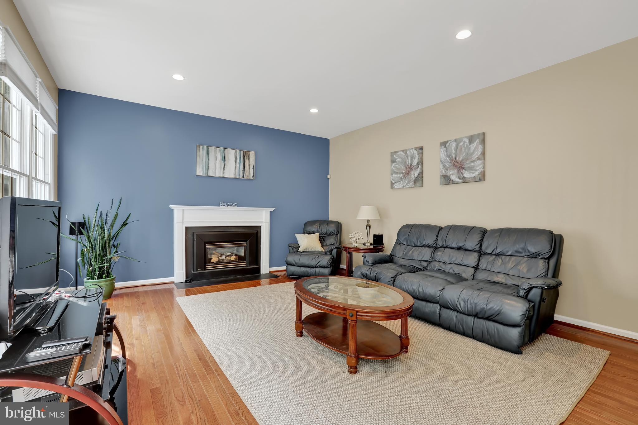 305 West Sandy Ridge Road Doylestown, PA 18901 - Photo 16 of 32 Family room with gas fireplace