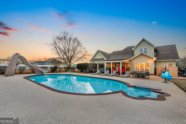 a view of deck and patio