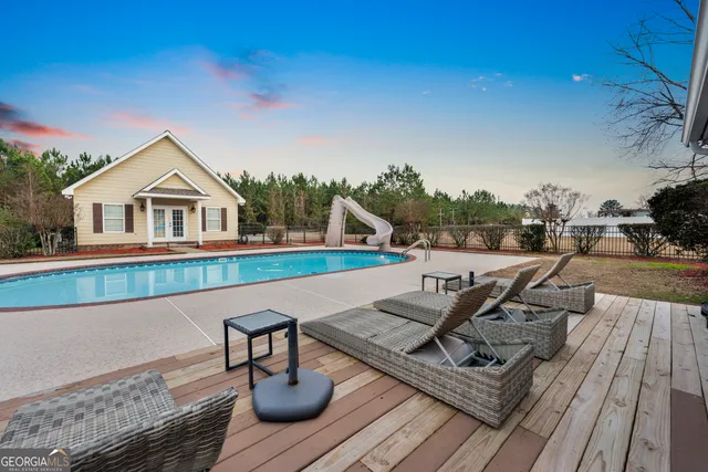 a view of a house with backyard and a tree