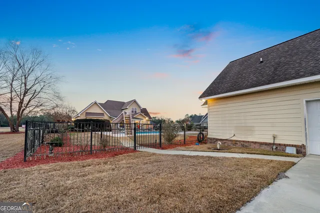 a view of a house with entertaining space