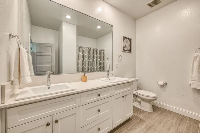 a view of a workspace with furniture