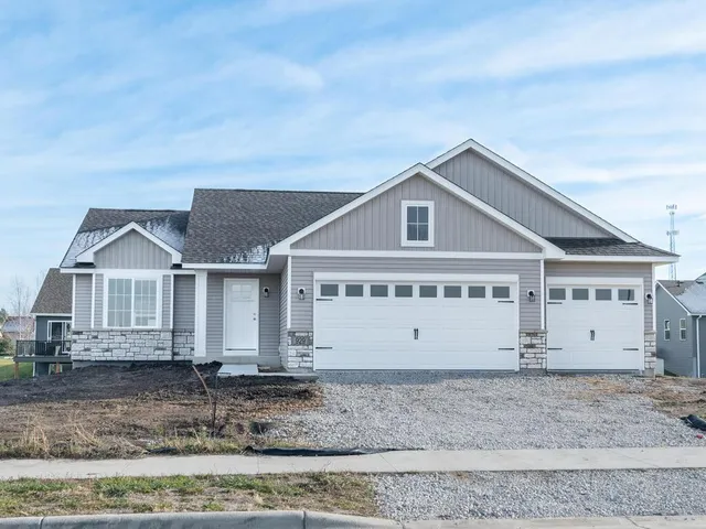 $399,900 | 929 Prestwick Drive, Belle Plaine, MN 56011