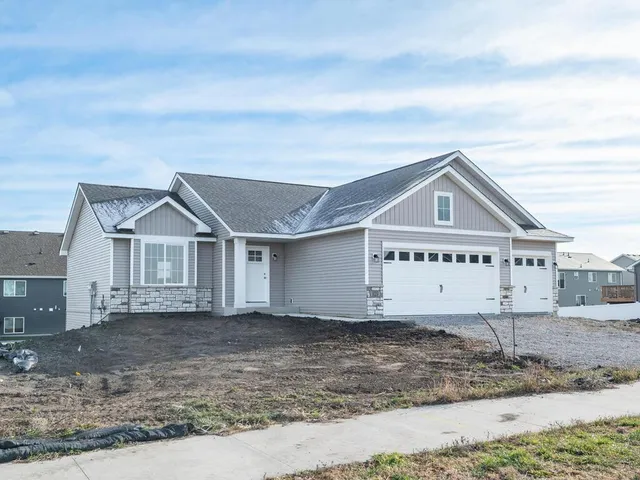 $399,900 | 929 Prestwick Drive, Belle Plaine, MN 56011