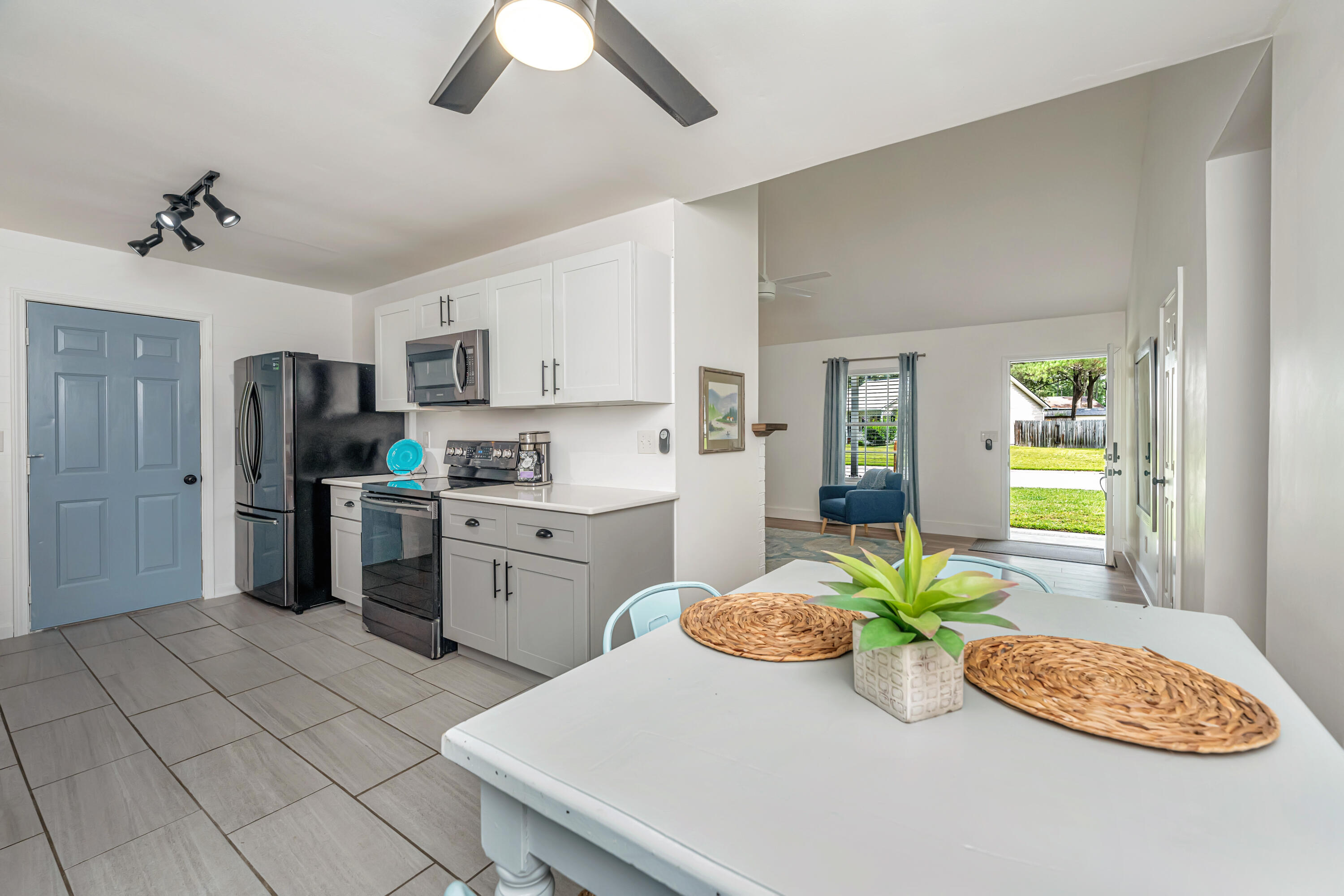 114 Jigsaw Road Summerville, SC 29485 - Photo 12 of 30 114JigsawRd014