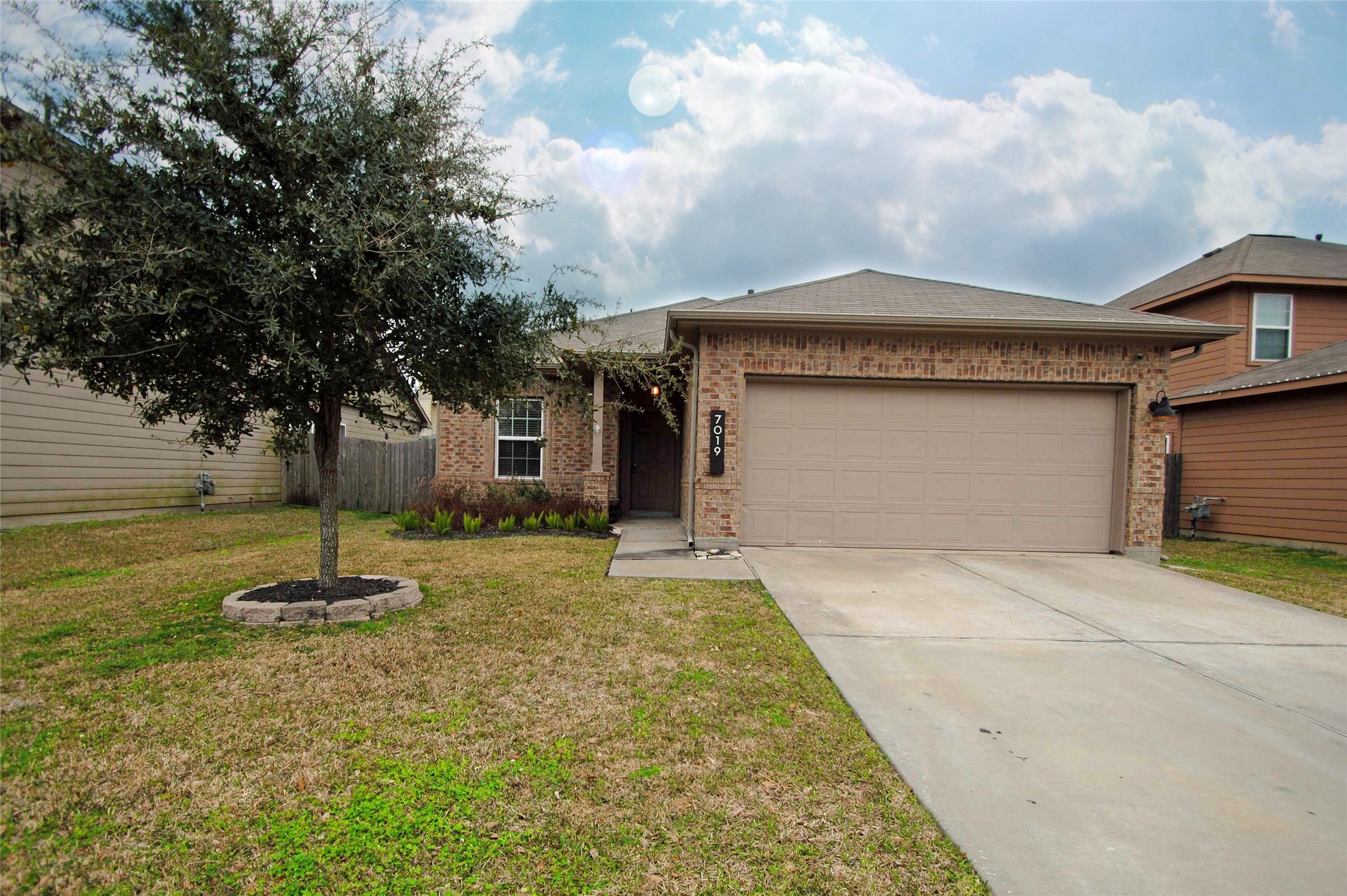 7019 Hazelnut Lane Baytown, TX 77521 - Photo 2 of 29