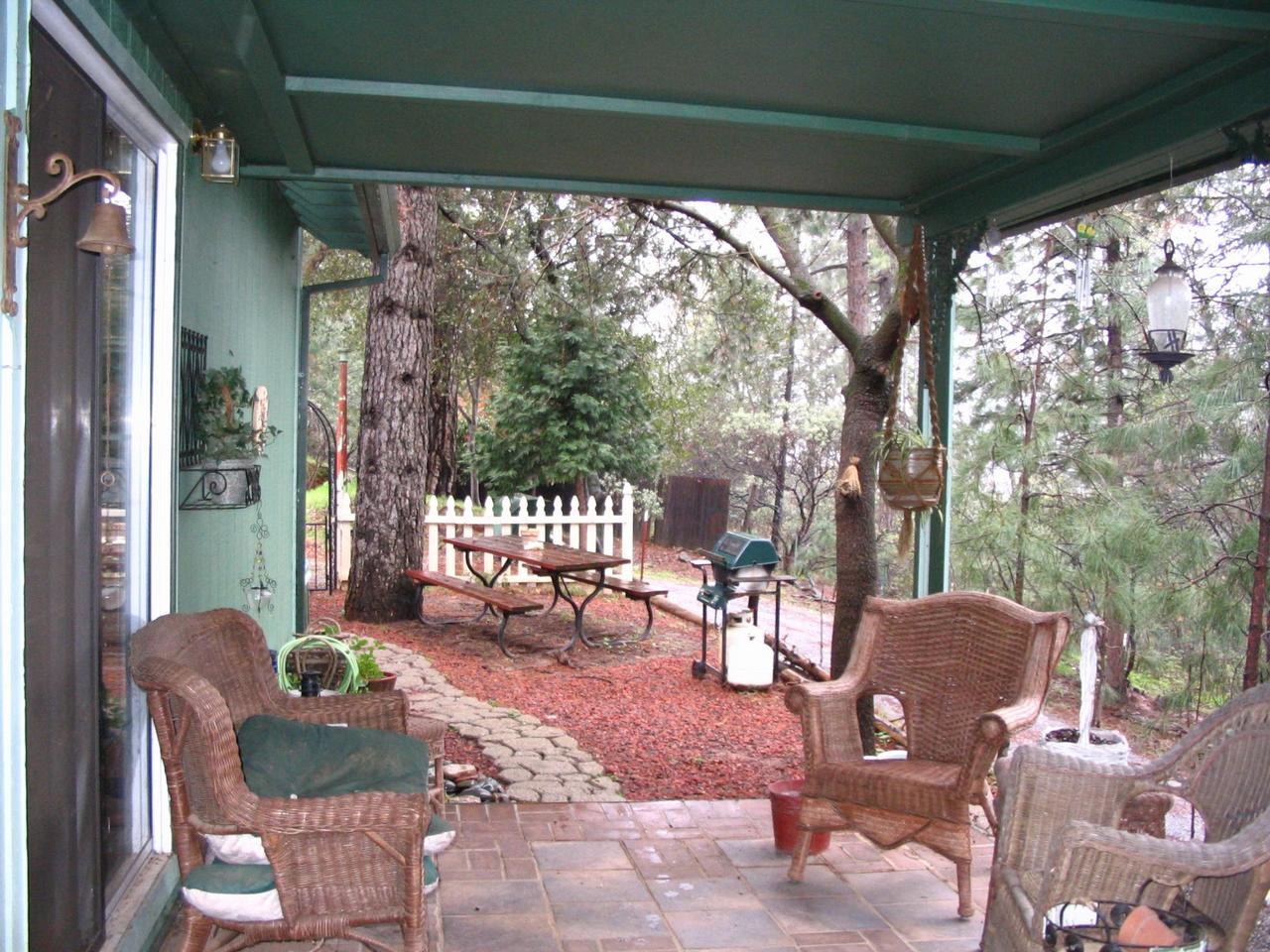 19817 Copper Canyon Road Redding, CA 96003 - Photo 3 of 4 patio