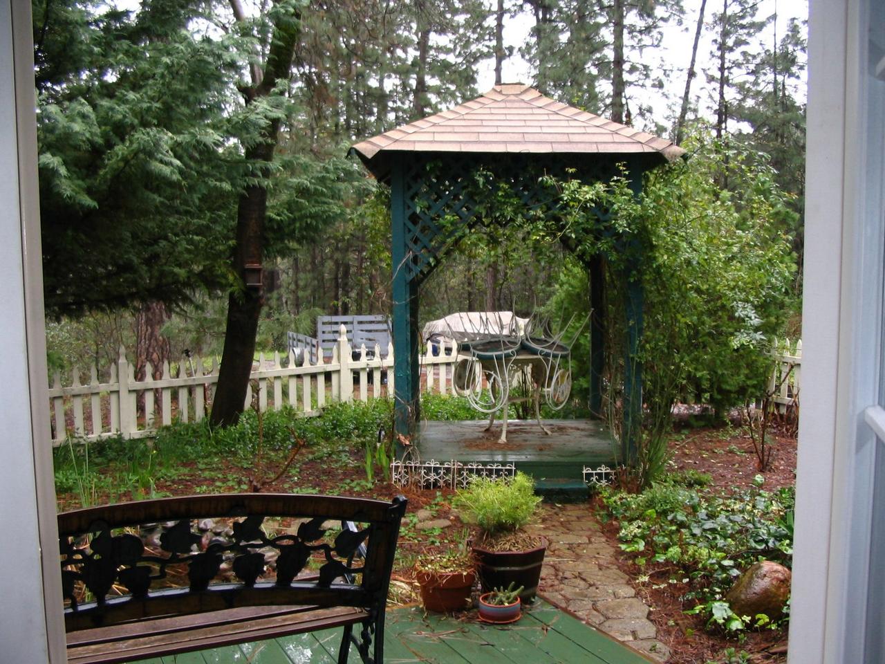 19817 Copper Canyon Road Redding, CA 96003 - Photo 4 of 4 gazebo