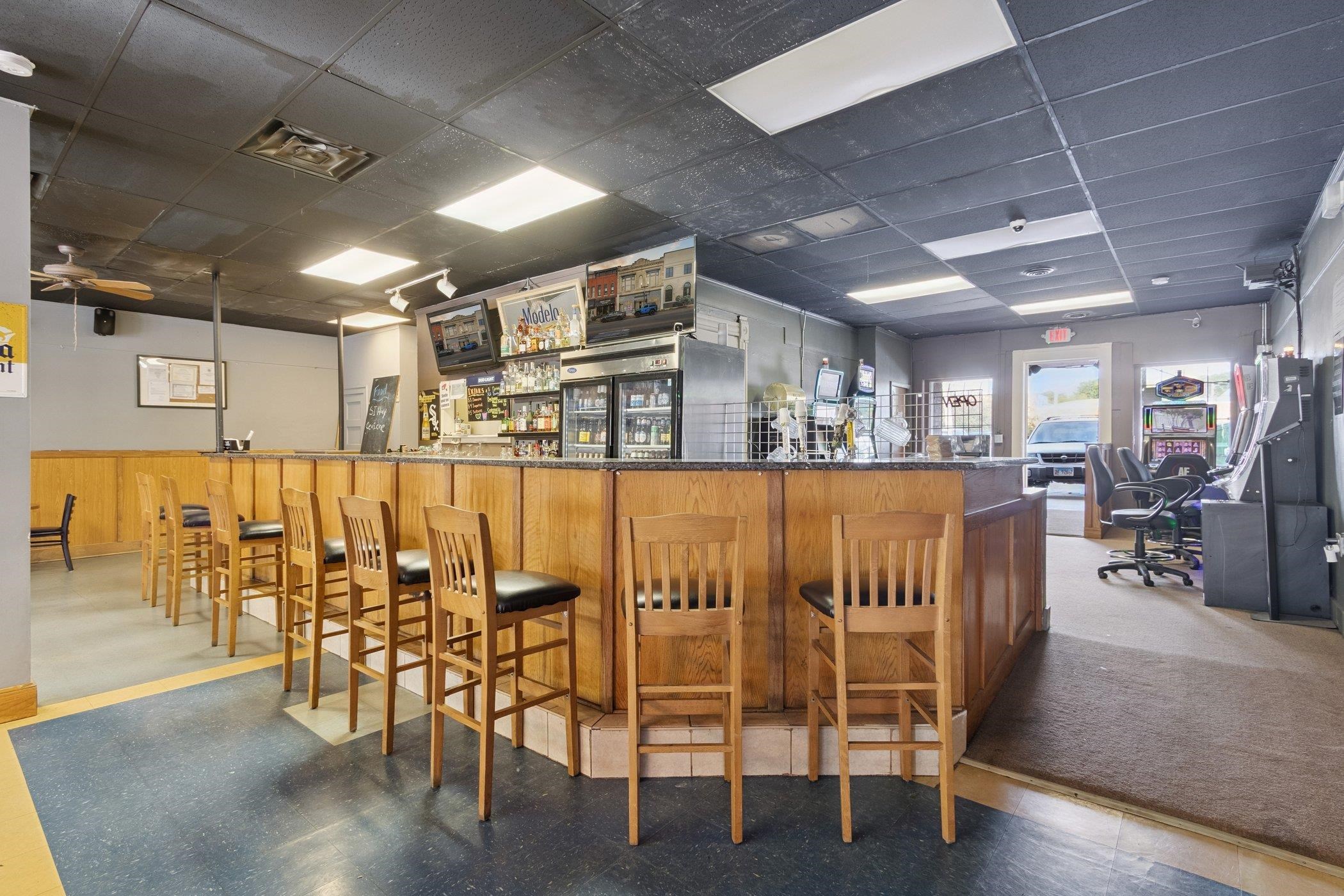 522 South State Street Belvidere, IL 61008 - Photo 17 of 67 a dining hall with a lots of chairs and wooden floor