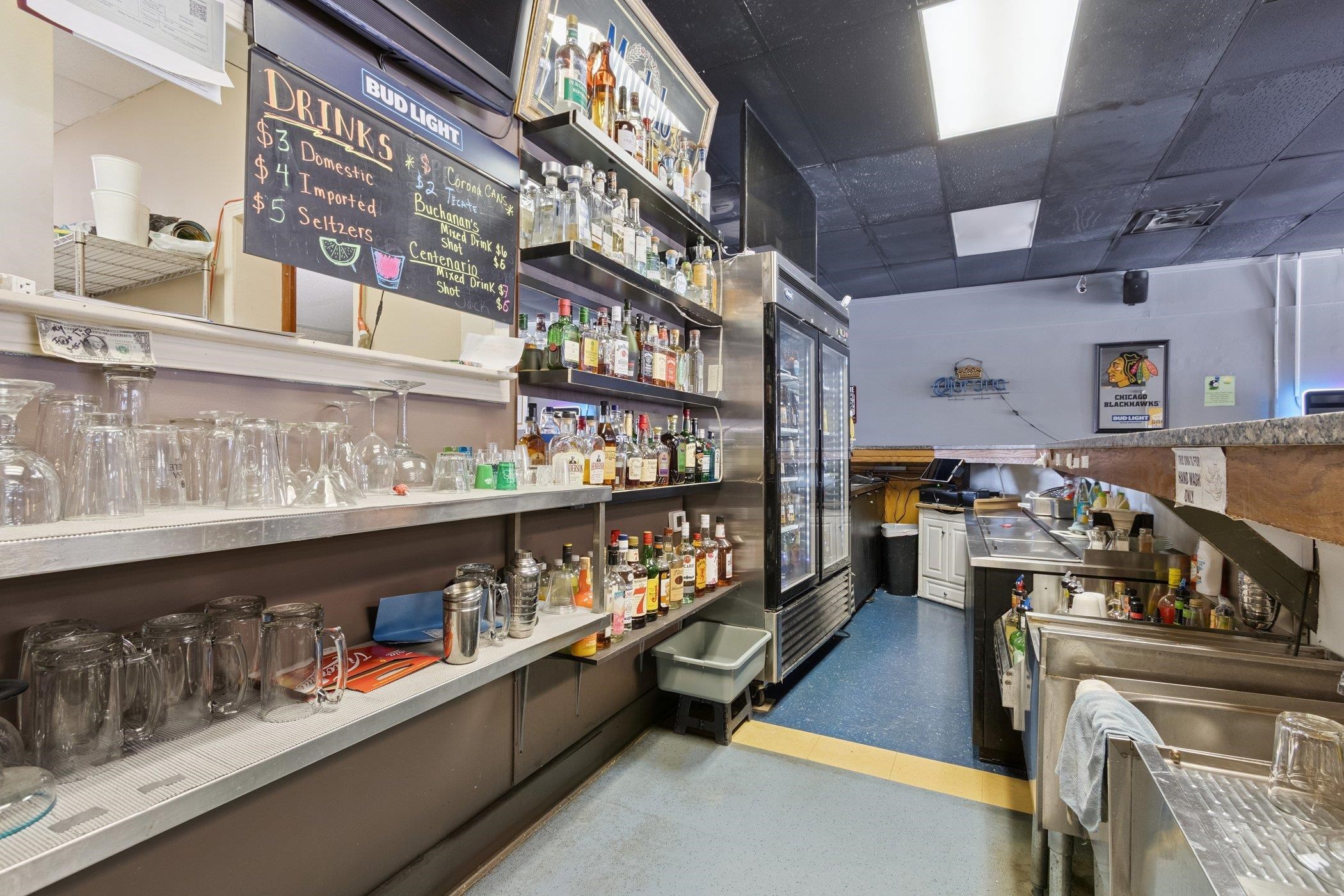 522 South State Street Belvidere, IL 61008 - Photo 20 of 67 a open kitchen with lots of clutter and cabinets
