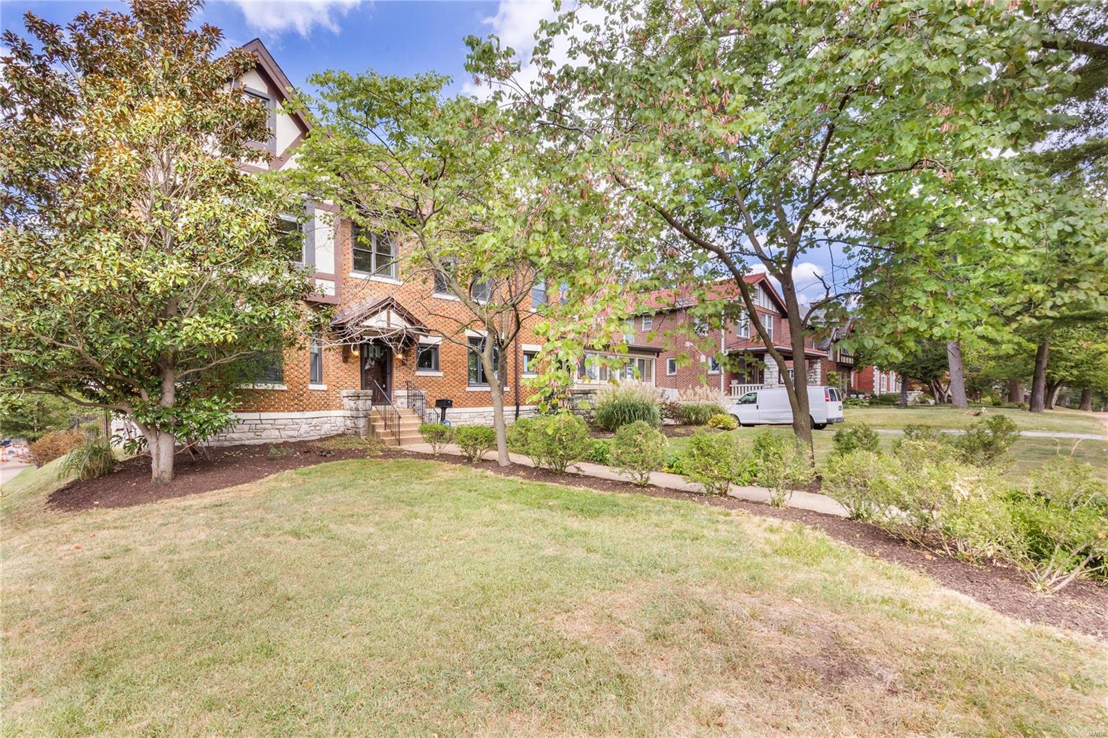 7199 Forsyth Boulevard St. Louis, MO 63105 - Photo 3 of 54