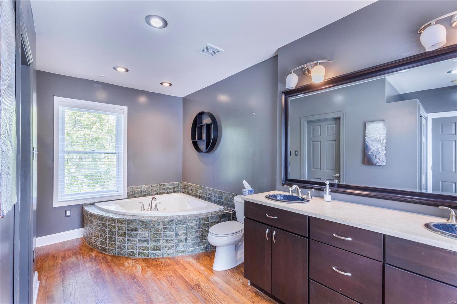 7199 Forsyth Boulevard St. Louis, MO 63105 - Photo 34 of 54