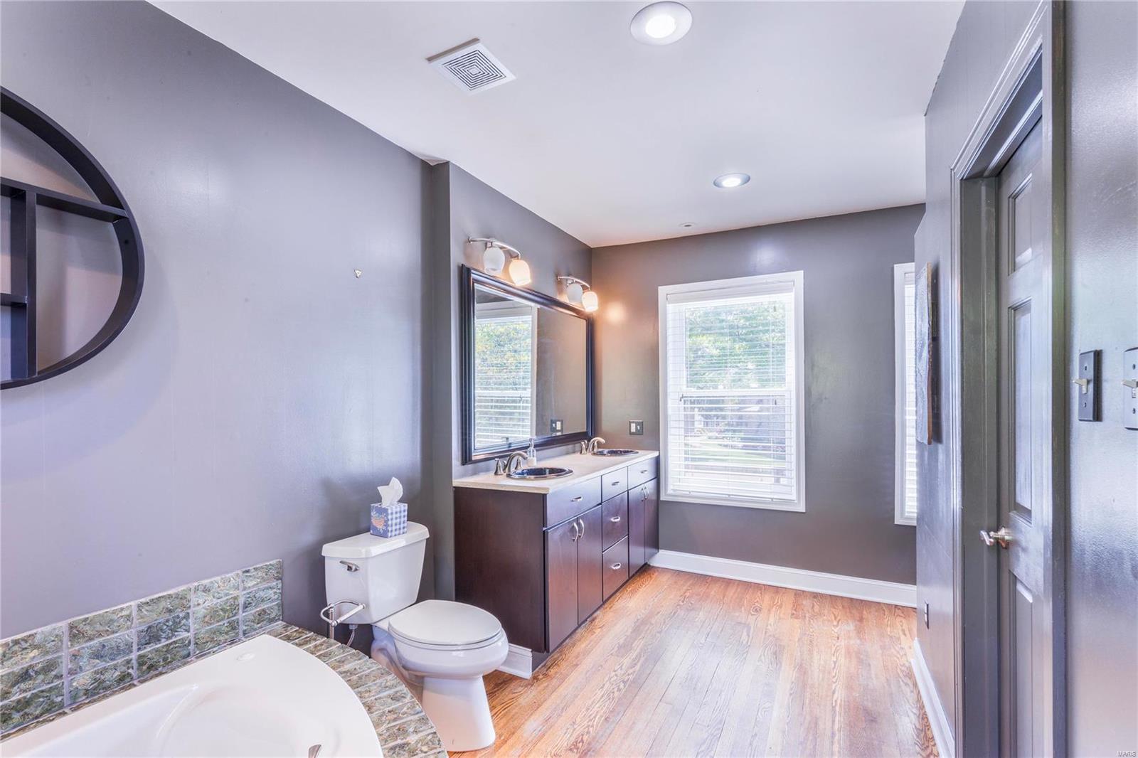 7199 Forsyth Boulevard St. Louis, MO 63105 - Photo 36 of 54