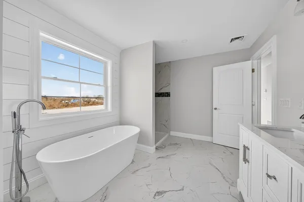 $3,800 | 3 Earle Street, Fairhaven, MA 02719